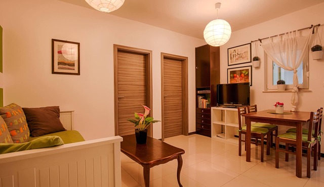 KRK city! 200m PROMENADE !Romantic house Vilaveja, small pool .