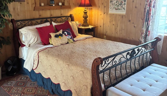 Krueger's cozy cabin in charming Monterey on the Tippecanoe River