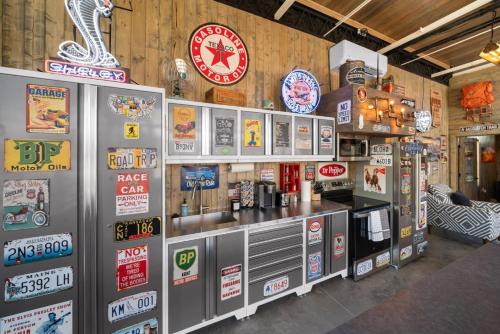 Krustys Motor Suites - Historic Gas Station Converted to Motor Neon Stay