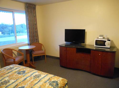 Krystal Penguin Inn
