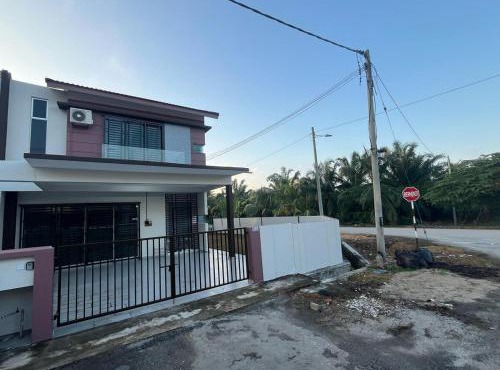 Ks161 Homestay - vast & white