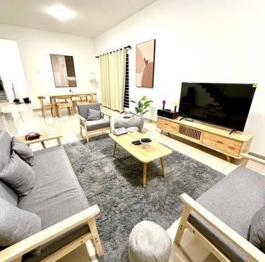 Kuala Selangor 16pax, Karaoke ,End lot 3 Storey