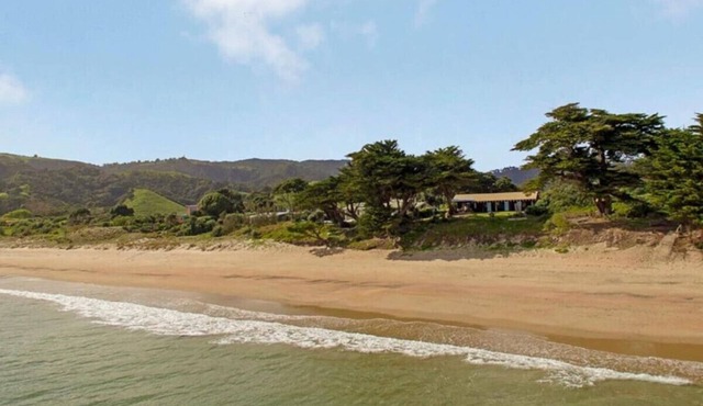 Kuaotunu Beachfront - the beach at your door