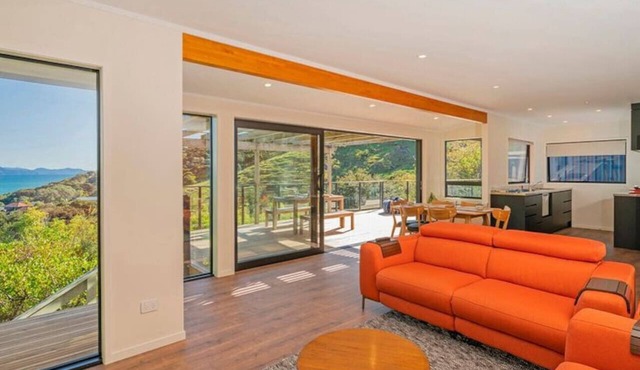 Kuaotunu Escape - Privacy + Views + Luke's Kitchen, Cafe & Beach