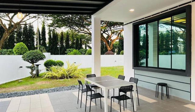 Kulai Lagenda Putra Corner House 古来公主城民宿 near JPO