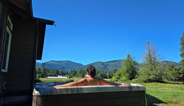 Kuma Tako's Secluded Mt. Rainer Retreat