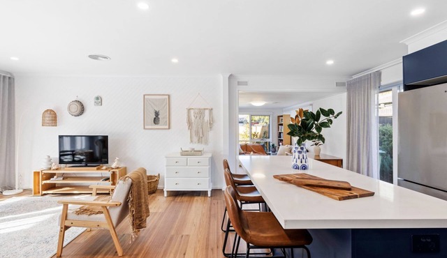 Kurrajong - Stylishly appointed for family escapes to the coast