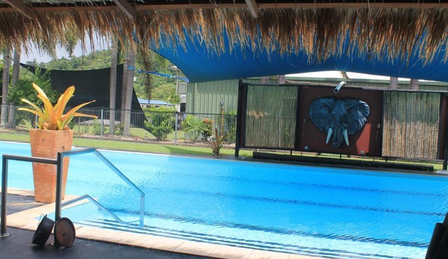 Kurrimine 4 bedroom house and pool