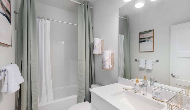 Kurt's Sweet Suite - 84 Walkscore!