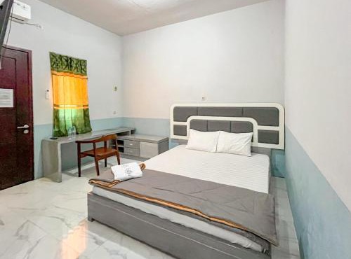 Kusuma Guest House Jombang RedPartner near Station Jombang