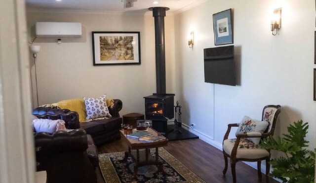 KW Cottage: Adelaide Hills Cozy.