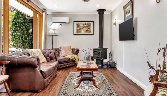 KW Cottage | Animals, Farm Escape, Walking Trail