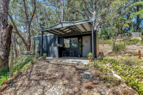 KW Treehouse - Secluded, Farm Escape with Walking Trails