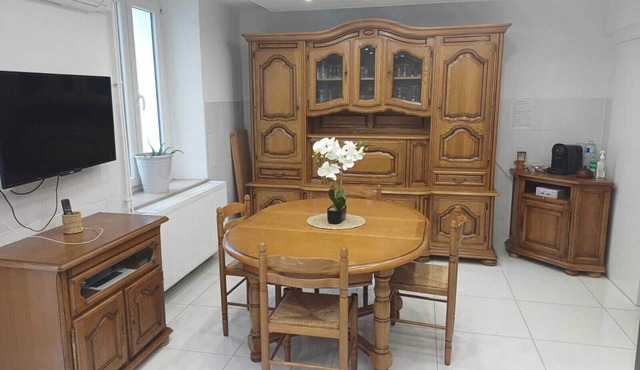 Kwé Vanie" house in town center, quiet for family relaxation