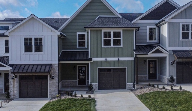 KY Lake townhome in upscale community, minutes from dining & activities.