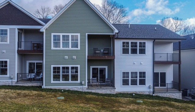 KY Lake townhome in upscale community, minutes from dining & activities!