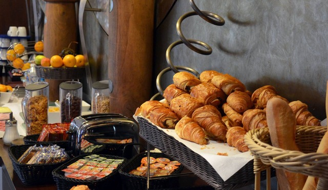 Kyriad DIJON EST - Mirande