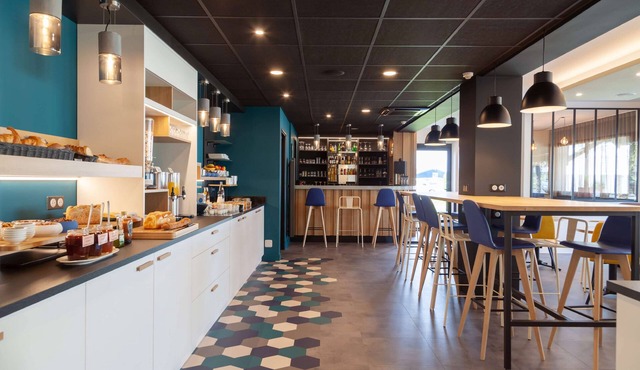 Kyriad NIORT - Espace Mendes-France