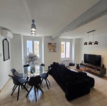 L'écrin des Halles 81 m2 Alès center 8 Beds