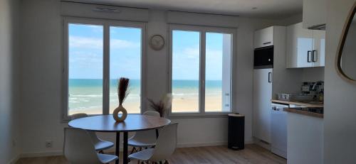 L'écume du fort , Face à la mer, Coucher de soleil