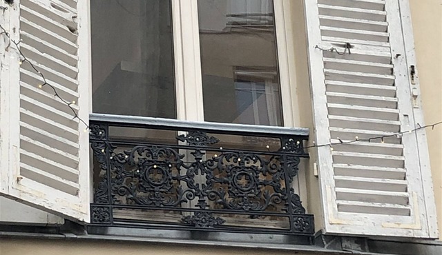 L'étage D'une Maison Avec Jardin, à Paris 20ème