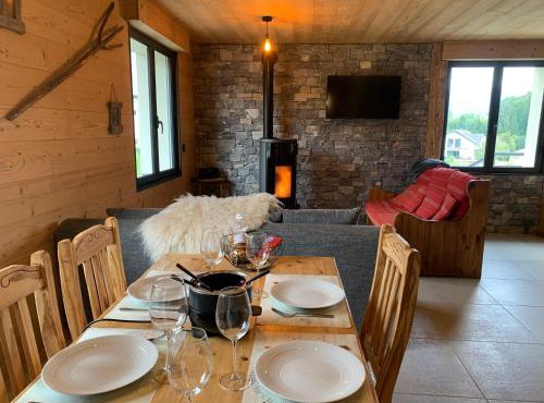 l'écureuil, chez le charpentier d'antan, la chaleur du bois, le calme de la campagne