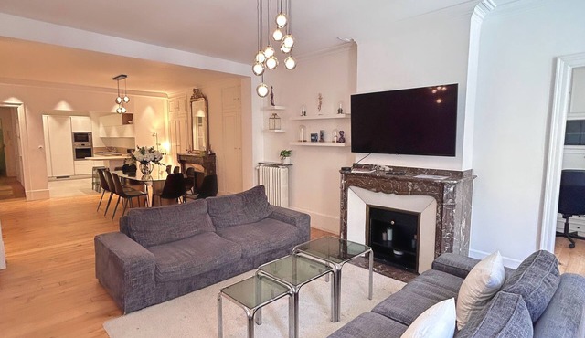 "l'élégant Paradoux ", Plein Centre. 5 Chambres, 3 Salles de Bain & 2 Toilettes