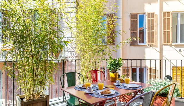 L'Abeille Boutique Apartments