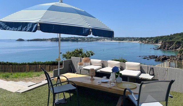"L'Abri côtier", exceptional location on the cliff with 180° sea view.