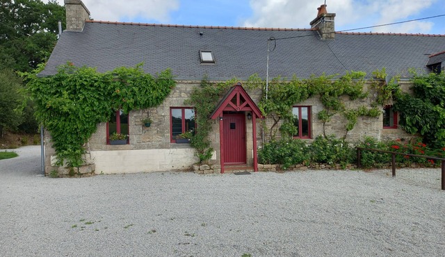L'ABRI-GÎTE: quiet gîte 10 mns from Lac de Guérlédan