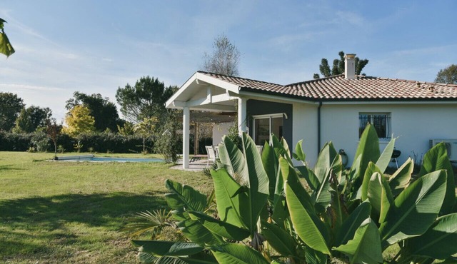 l'Acacia, swimming pool and large garden