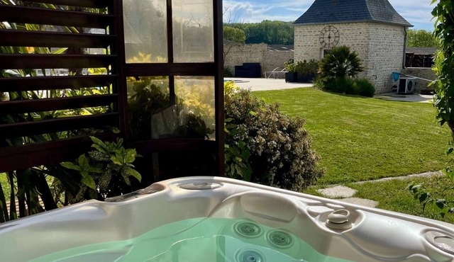 L'Agapanthe, with pool access and jacuzzi