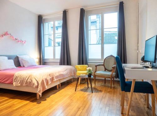 L'Amour de la Paix - City center - Garden - Near station - SmartTV65" Netflix & PrimeVideo - Warm cozy vibe - Free parking nearby with CCTV - Managed by Presta-Zen'Services