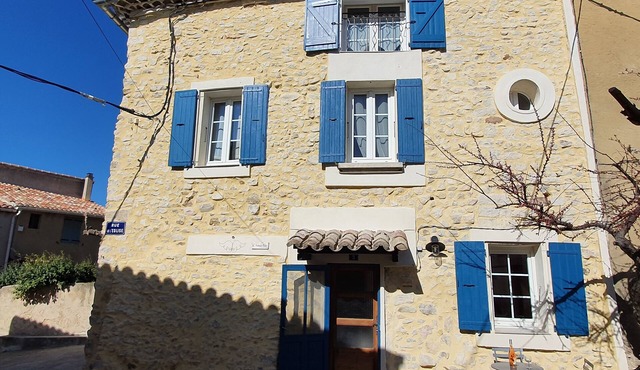 L'angélus, charming gîte in the heart of the old village of Sablet