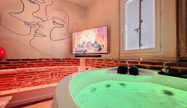 L'Antre vue - jacuzzi at the château