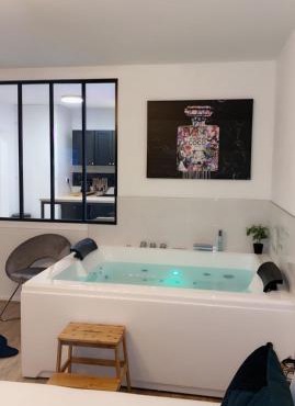 L’appart[é] BLACK superbe appartement pop !