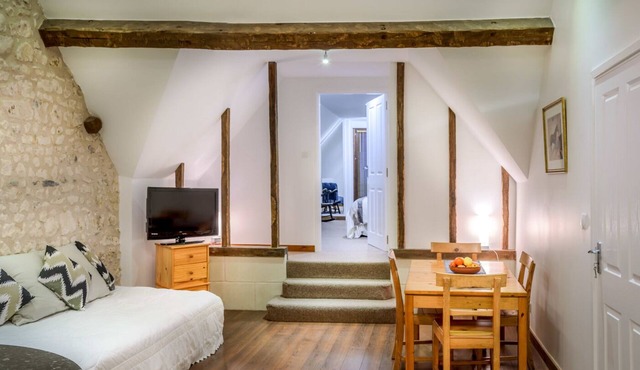 L'Arc de Charme - Spacious, charming 1st floor Apartment in a cours de ferme