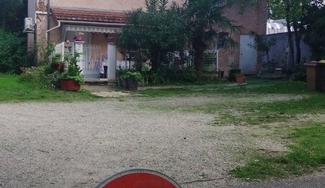 L ' ARLEQUIN. Near Tram and Metro, quiet, terrace, cot