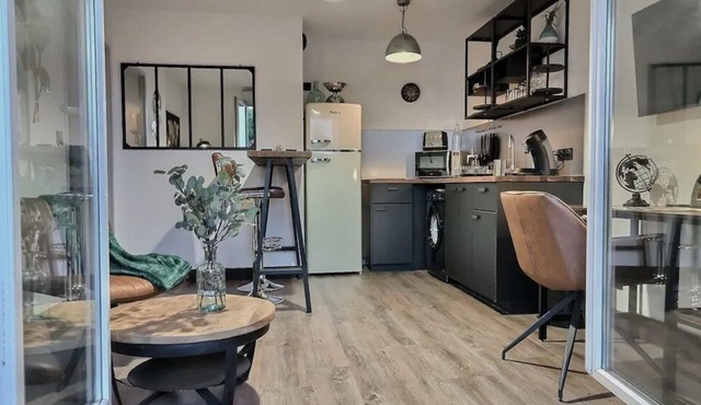 L'Atelier St James - Appt avec chambre climatisée, parking privé et piscine