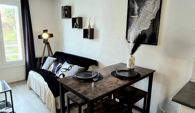 L'Atelier-T2 near the Wifi-Parking center