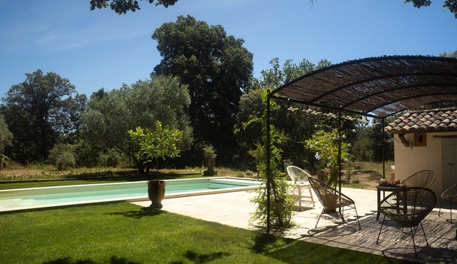 L'Atelier, with its century-old oak trees and panoramic view of the Luberon region