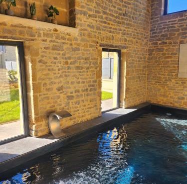 L'Atypique - Piscine chauffée - Maison en Pierre - Espaces insolites