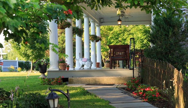 L'Auberge Provencale Inn & Restaurant