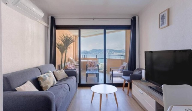 L'Azur avec terrasse vue mer et piscine accessible