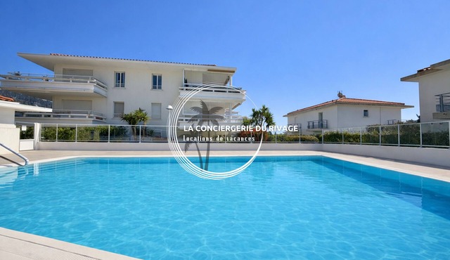 L'Azuréa Swimming pool - Close to beaches and port