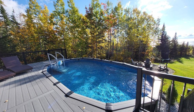 Luxurious cottage with hot tub, heated swimming pool, billiard