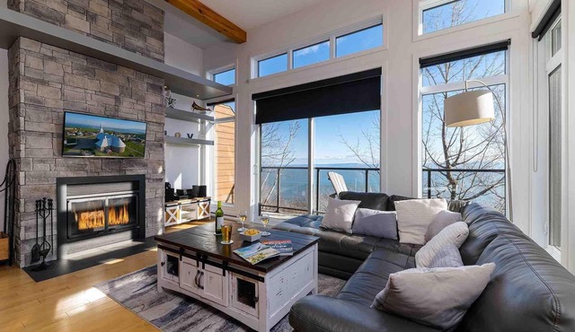Le Meridien de Charlevoix 35: River View & Hot Tub