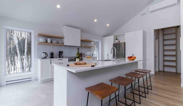 Le Chaleureux 61: River & Mountain Views