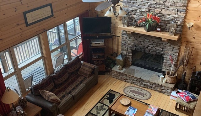 L&D Mountain Retreat Cabin far from the Hustles and Bustles of the City