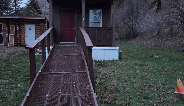 L Diamond E Guest Cabin #3, Cozy 1 bedroom